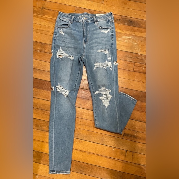 American Eagle Outfitters Denim - NWT American eagle distressed jeans